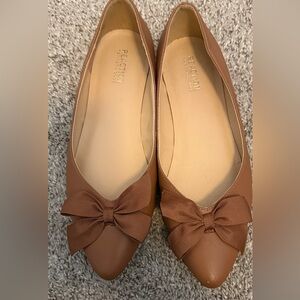 Reaction Kenneth Cole Women's Tan Flats with Bow